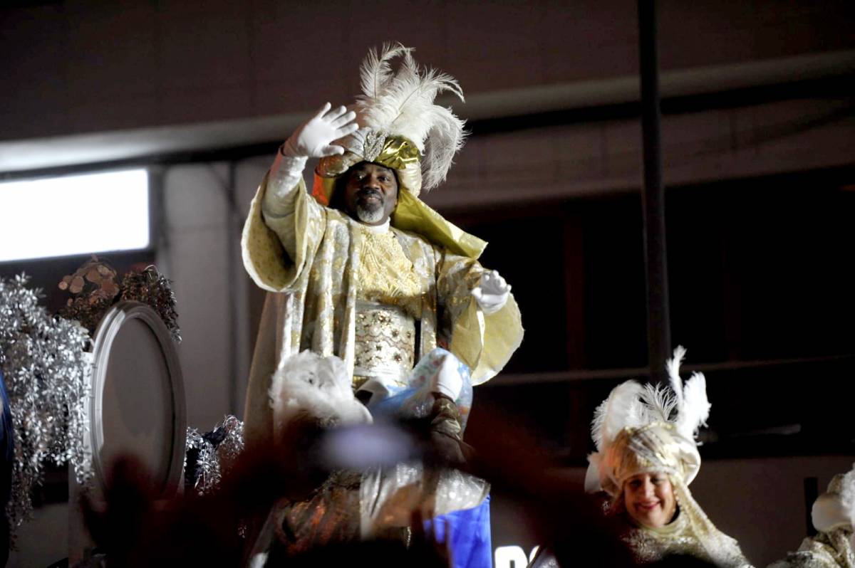 El rei Baltasar saluda als terrassencs - Alberto Tallón