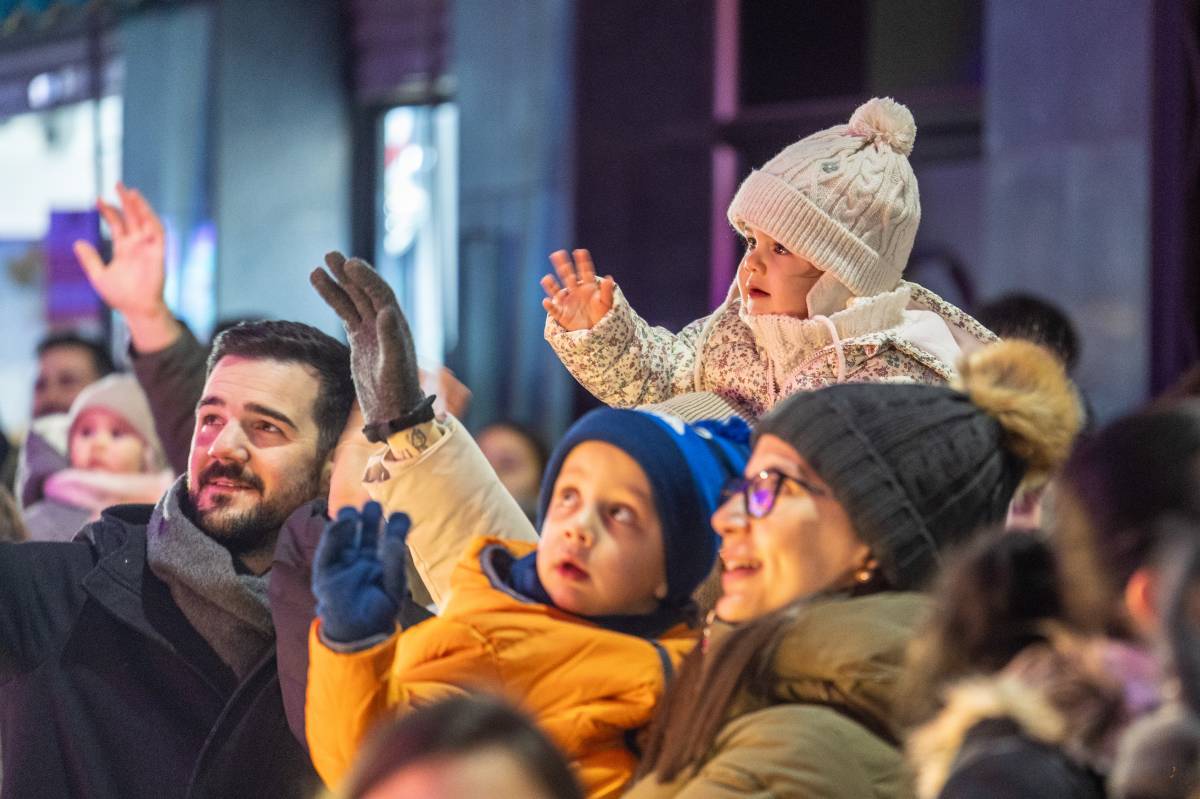 FOTOS | Els carrers de Sabadell s'omplen de màgia per rebre els Reis d'Orient