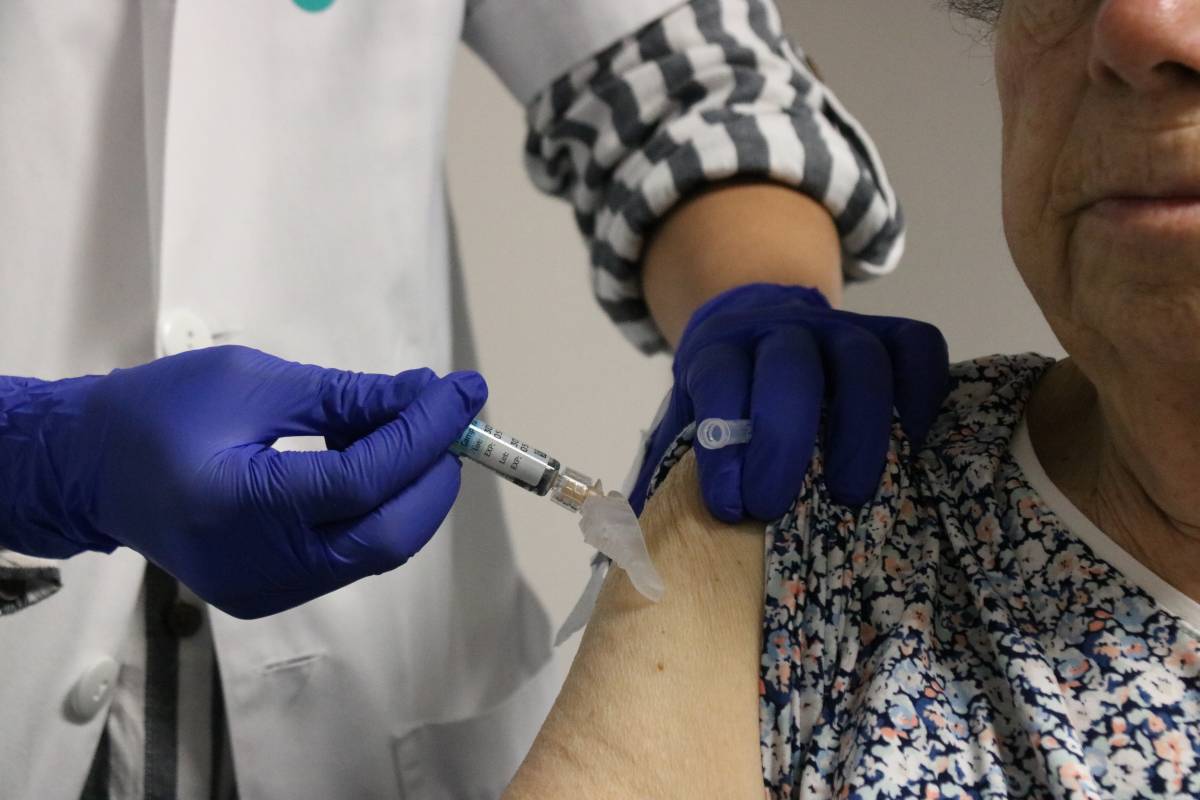 La grip es manté per sobre del nivell moderat de transmissió després de Nadal