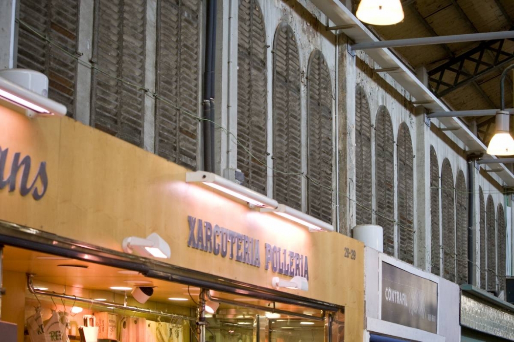 La rehabilitació dels porticons del Mercat de la Independència, al febrer