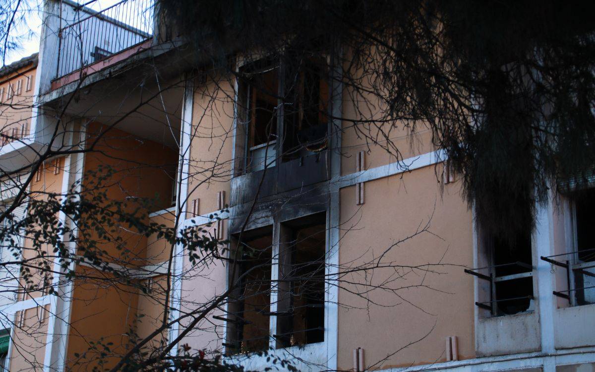 Tràgic incendi a Constantí: un home mort, quatre persones ferides i diversos rescatats
