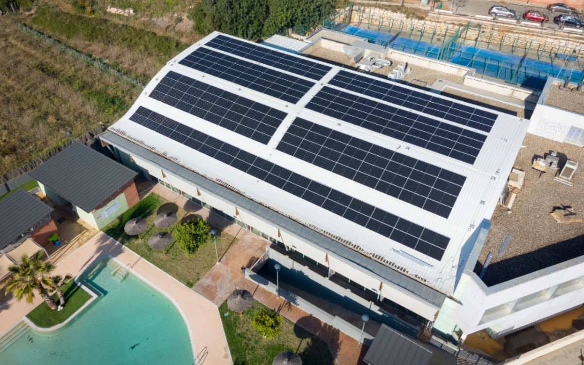 Alcover avança cap a la sostenibilitat amb energia solar als equipaments municipals