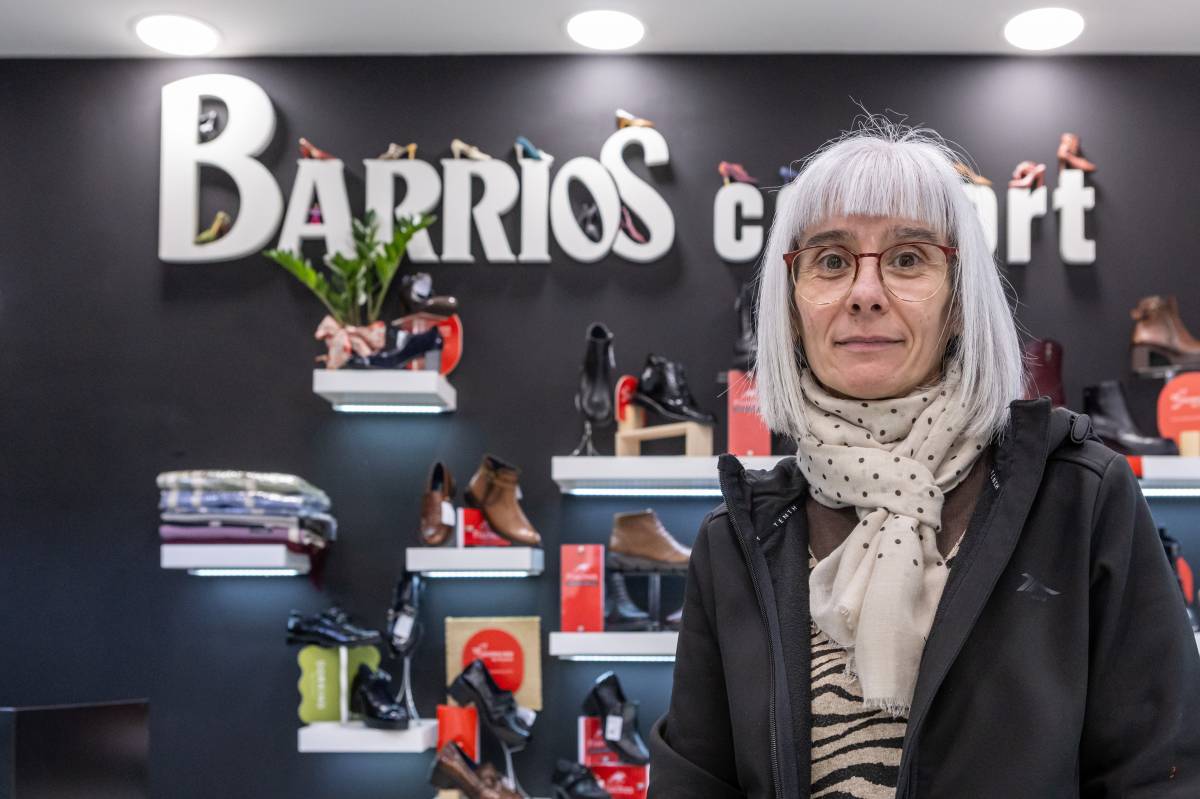 Elisabeth Lobato, treballadora sabateria Barrios, de Ca n`Oriac - JUANMA PELÁEZ Elisabeth Lobato, treballadora sabateria Barrios, de Ca n`Oriac