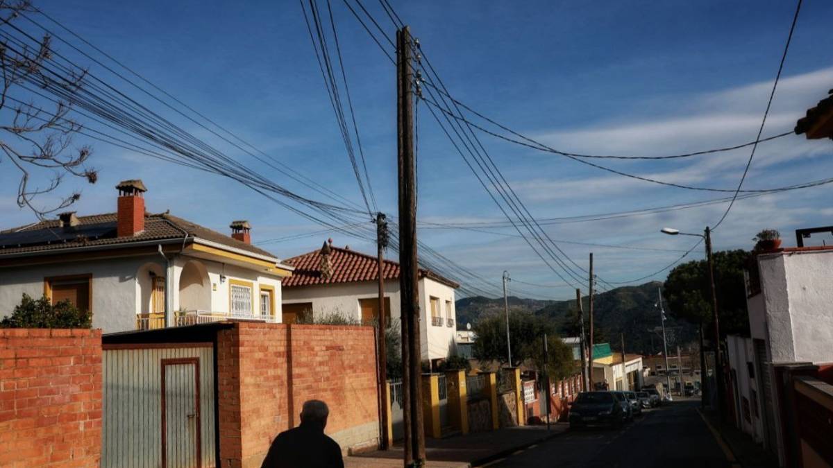 La fi dels cables aeris als carrers de Torre Baró: nou objectiu en marxa a Barcelona