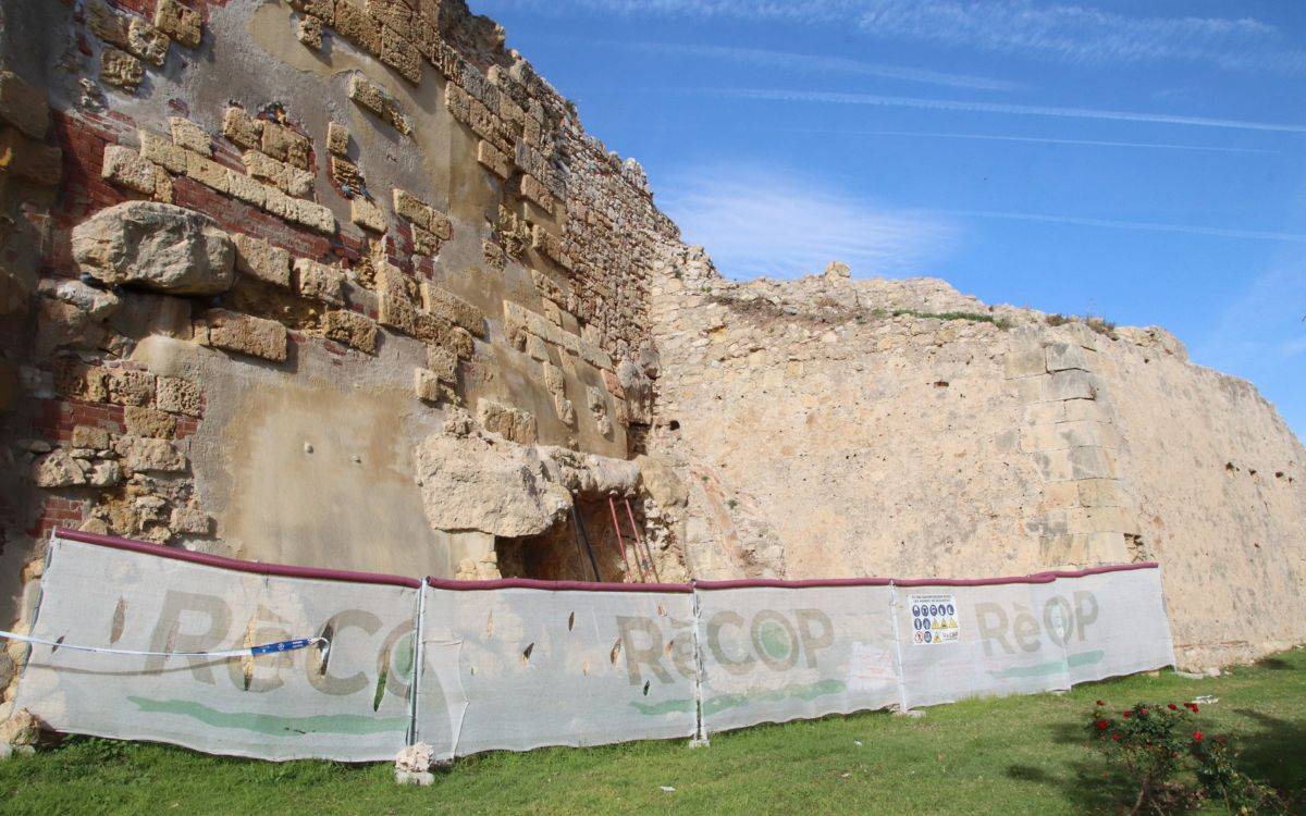 Actuació d'emergència a la muralla romana de Tarragona per un despreniment