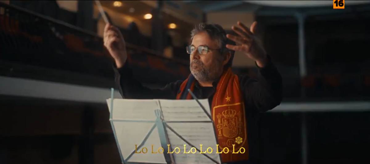 Jordi Évole encén les xarxes per dirigir l'himne d'Espanya en la promoció del seu programa: «Una cosa ens uneix»