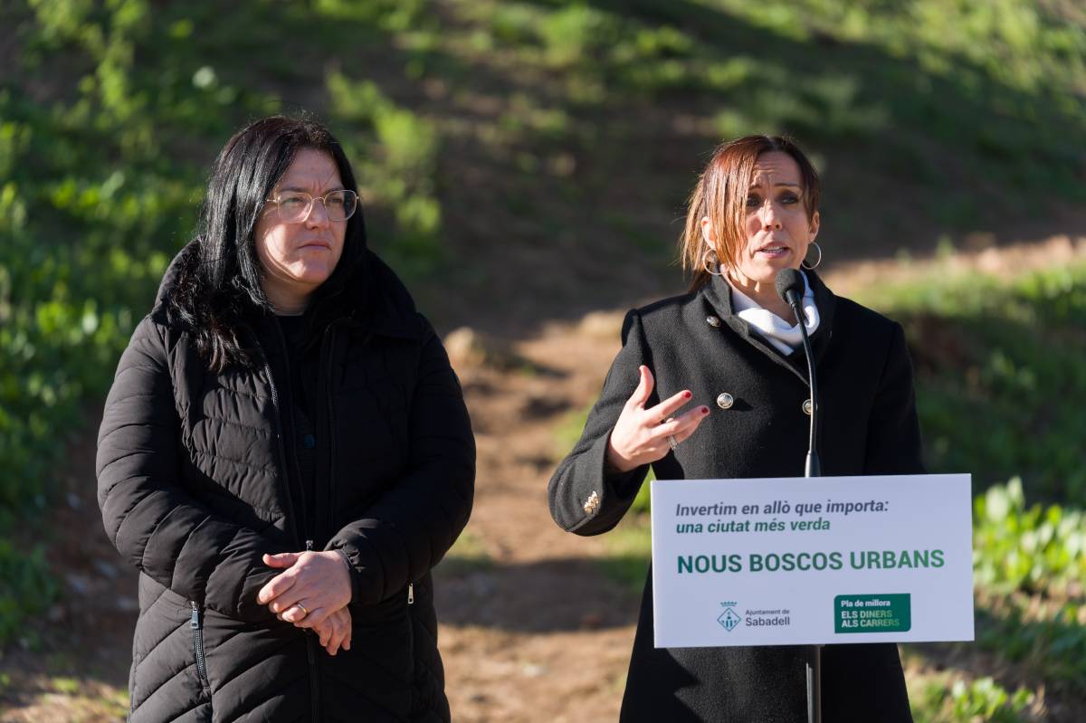 L`alcaldessa, Marta Farrés, durant la roda de premsa amb la tinenta d`alcaldessa Mar Molina - David Chao L`alcaldessa, Marta Farrés, durant la roda de premsa amb la tinenta d`alcaldessa Mar Molina