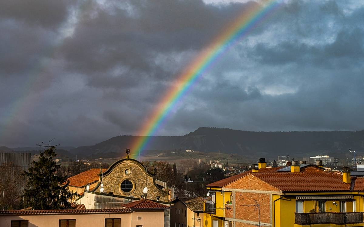 Hivern a Osona i el Lluçanès: arc de Sant Martí vist des del barri del Remei de Vic, desembre de 2026.