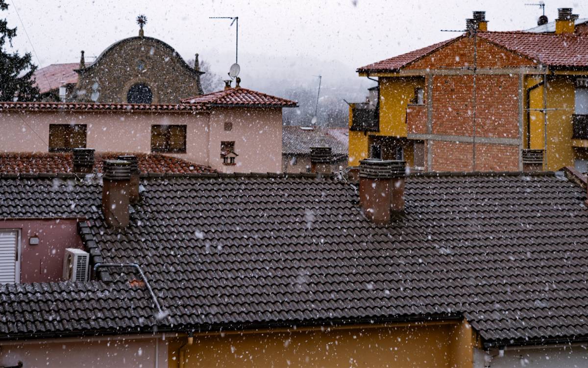 Hivern a Osona i el Lluçanès: la nevada del dia 5 de gener de 2026 al barri del Remei de Vic.