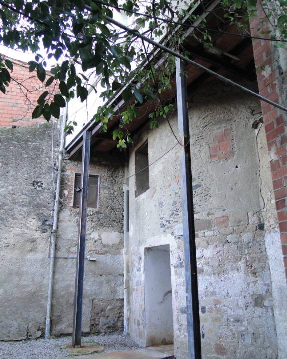 Imatge des de l`interior de l`àbsis de la capella de Sant Celdoni.