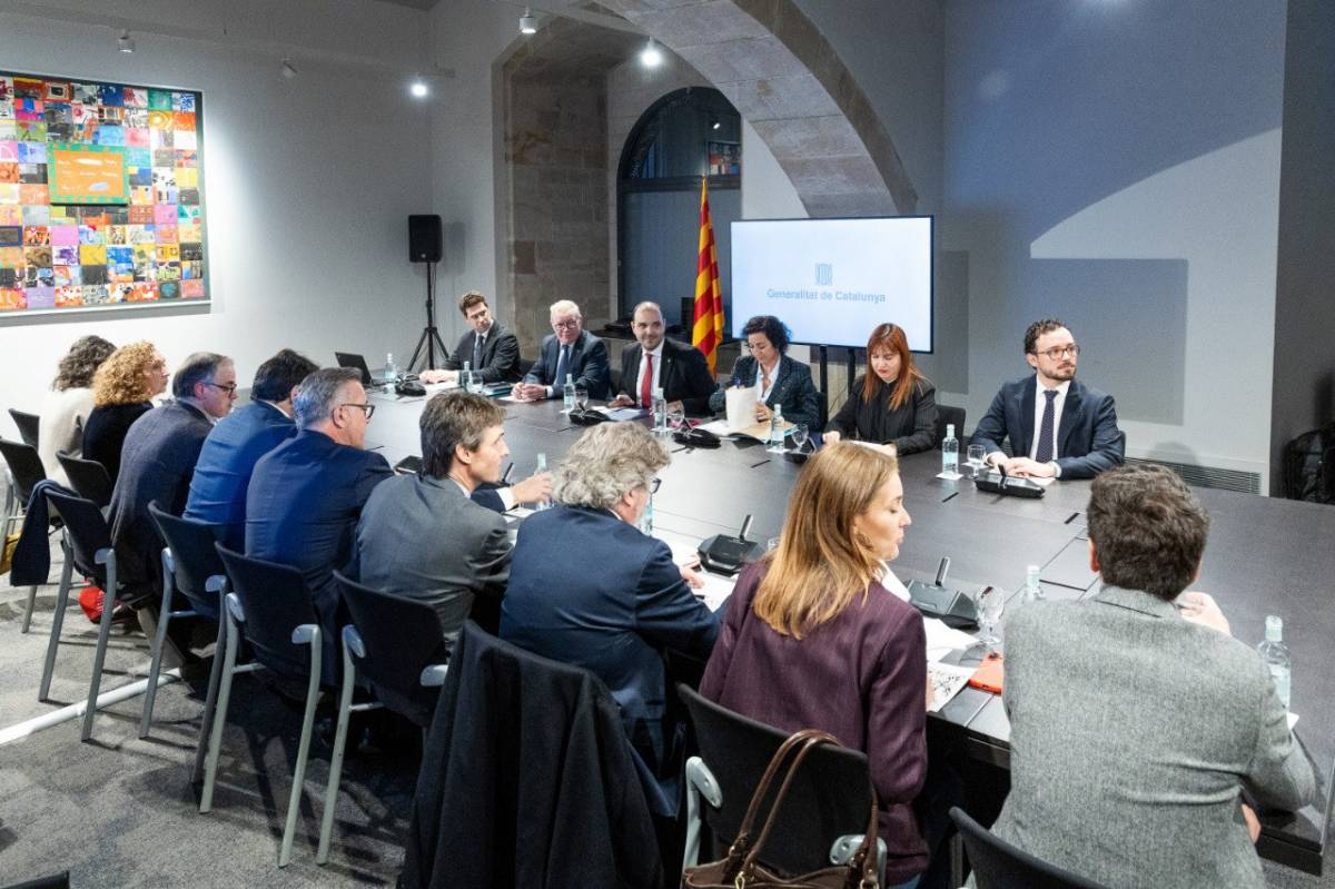 El Govern es reuneix amb els grups parlamentaris a Palau per explicar-los el nou finançament
