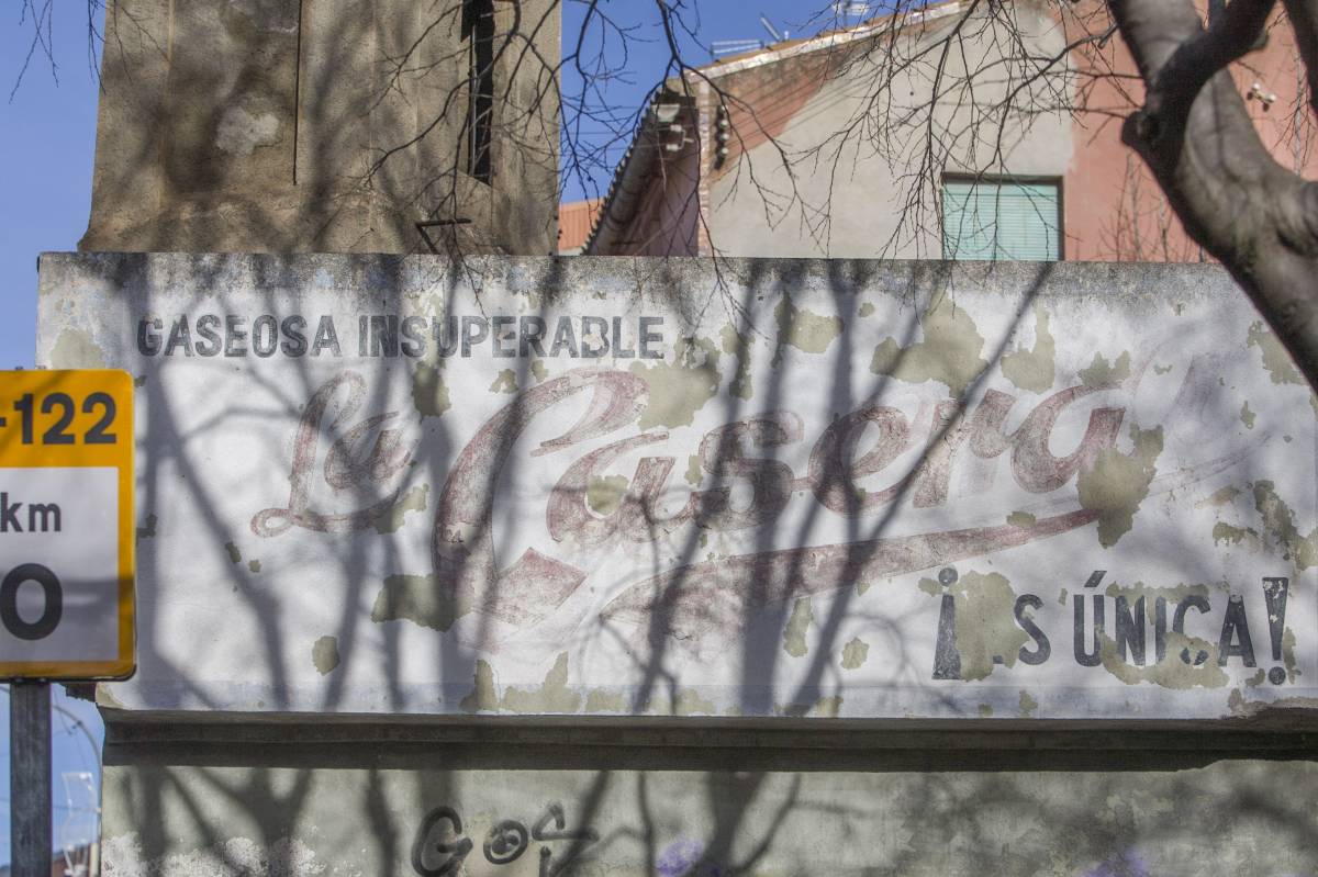 Saps on és... el mural convertit en publicitat?