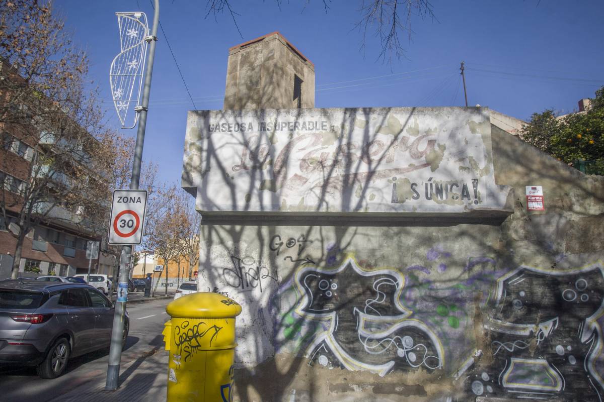 Aquesta publicitat d’una marca de gasosa molt coneguda es pot trobar a la carretera de Rellinars - NEBRIDI ARÓZTEGUI