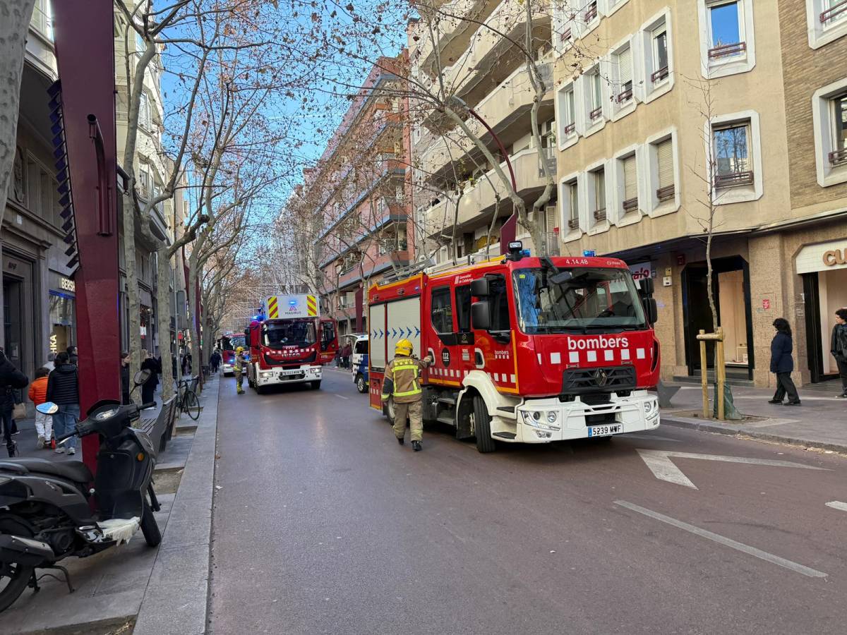 Incendi elèctric en un bloc de pisos de la Rambla