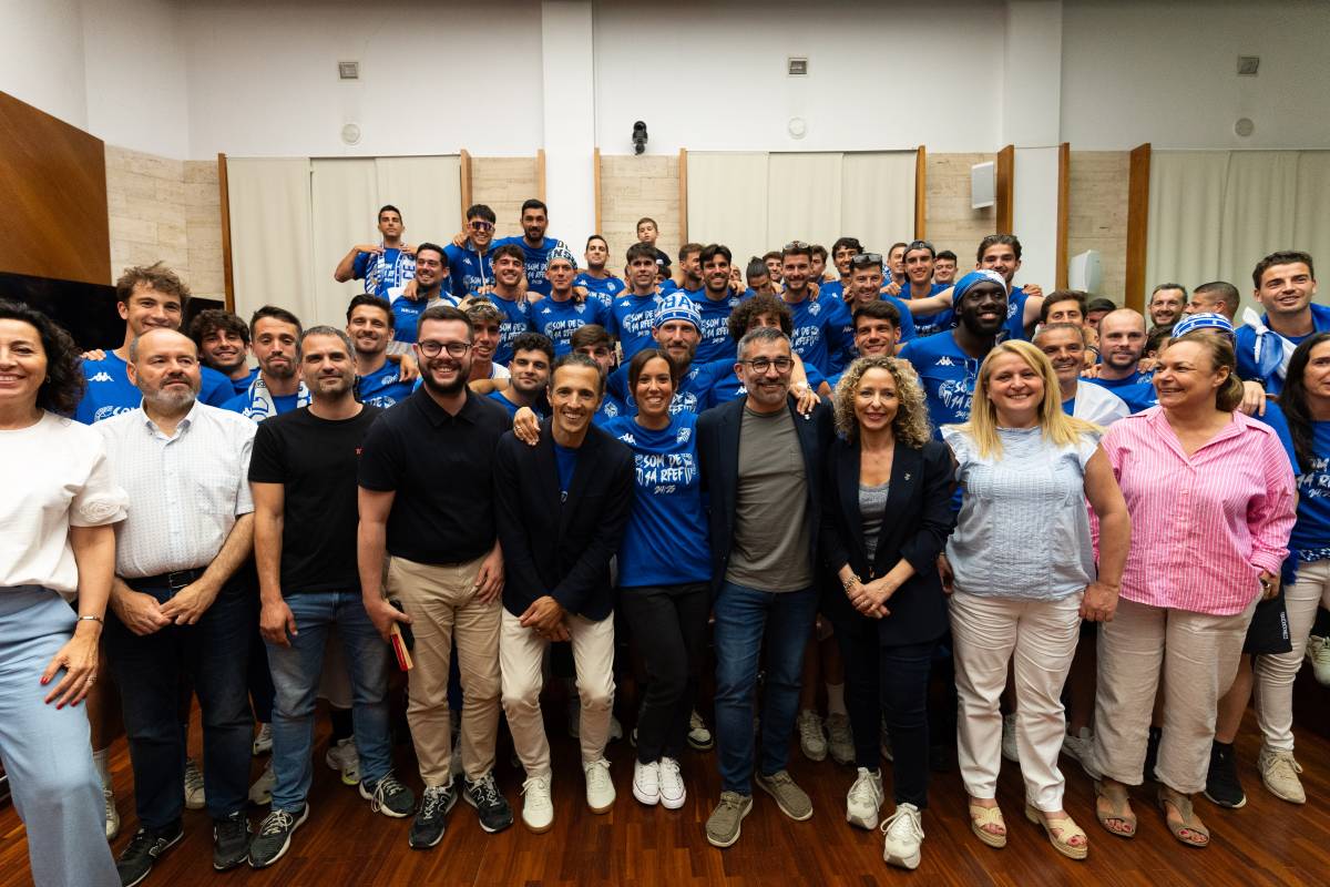 La celebració de l`ascens al saló de plens, amb la presència de Joan Mena