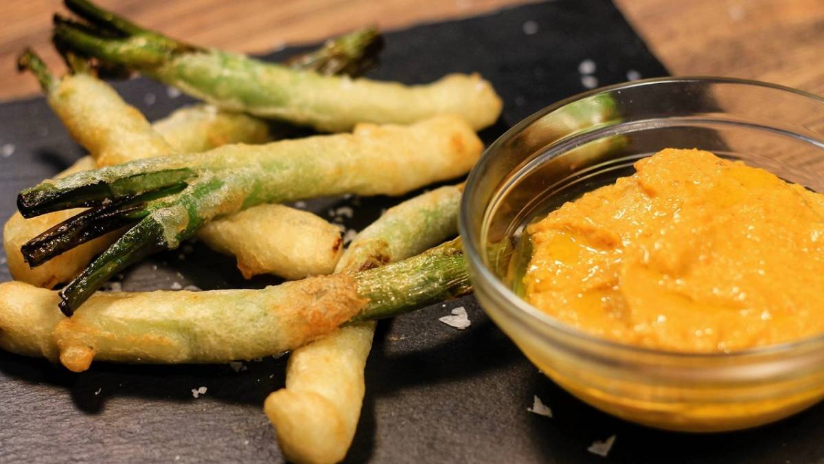 Calçots en tempura, una manera diferent de menjar-ne a casa
