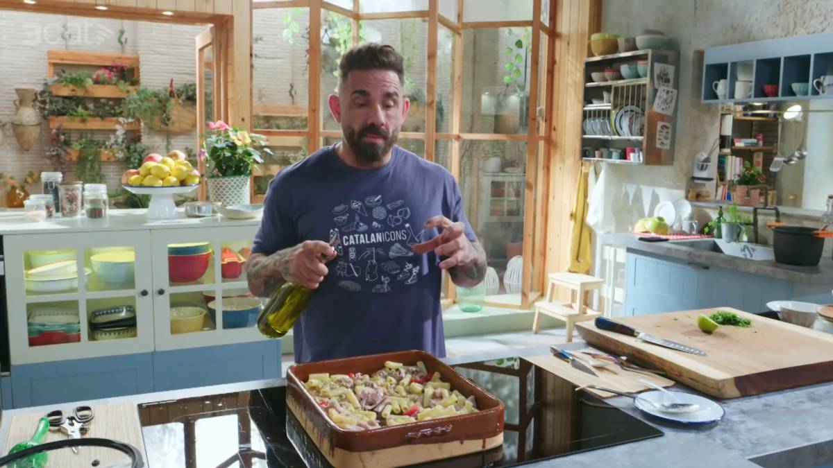 Marc Ribas deixa en ridícul un company del «Cuines» en directe: «Com t'ho menges, això?»