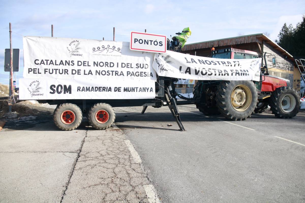 Els pagesos aixequen els talls de carreteres després de reunir-se amb Illa