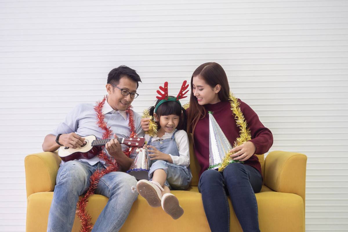 Activitats divertides d'any nou perquè les famílies gaudeixin amb els nens a casa