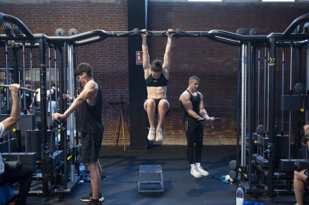 Usuaris a la sala fitness del Club Natació Terrassa - Alberto Tallón