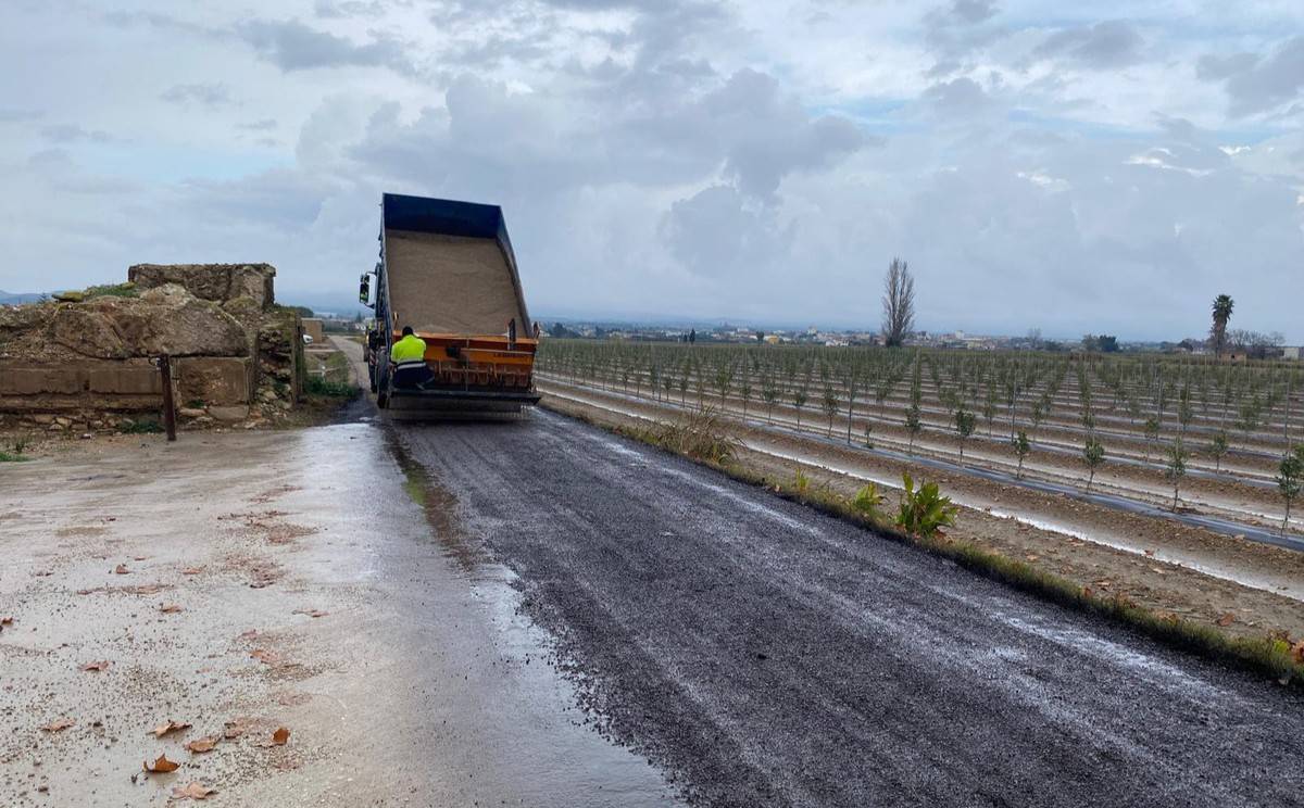 L’Aldea arranja camins municipals afectats per les pluges torrencials