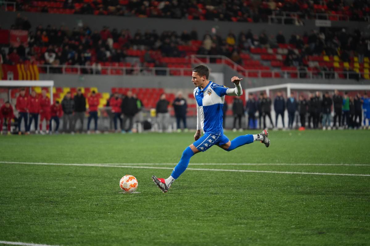 El davanter, transformant el seu penal a la tanda - David Chao