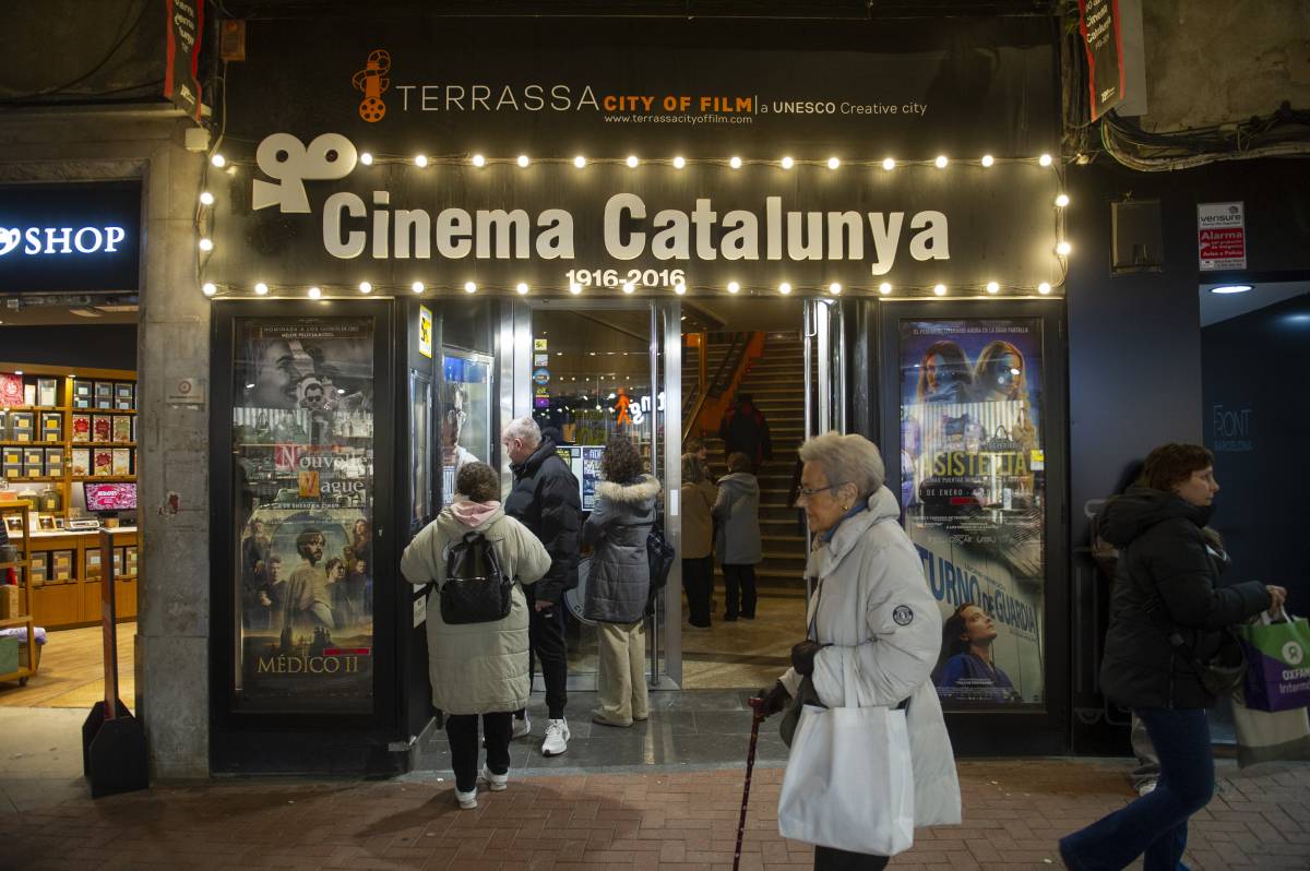 La sala del carrer de Sant Pere competeix amb el consum audiovisual - ALBERTO TALLÓN La sala del carrer de Sant Pere competeix amb el consum audiovisual