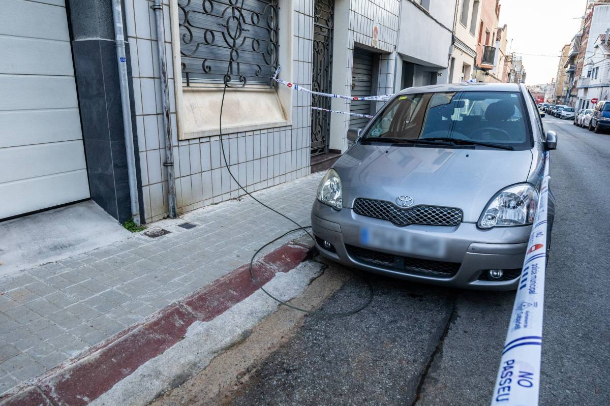 El trencament d'un cable de mitjana tensió a Sabadell deixa alguns carrers sense llum durant una estona - Juanma Peláez