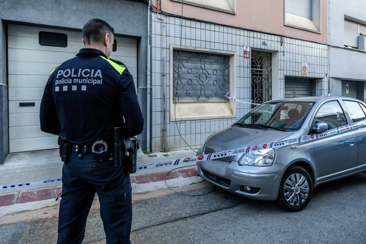 El trencament d'un cable de mitjana tensió a Sabadell deixa alguns carrers sense llum durant una estona - Juanma Peláez