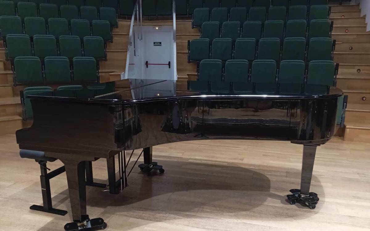 L'Ajuntament de Manresa adquireix un nou piano de cua de gamma alta per al Conservatori