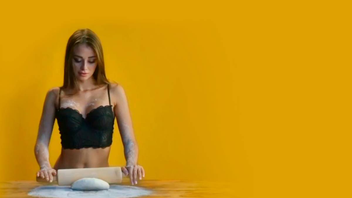 Multen un forn de pa de Barcelona amb 30.000 euros per fer publicitat sexista