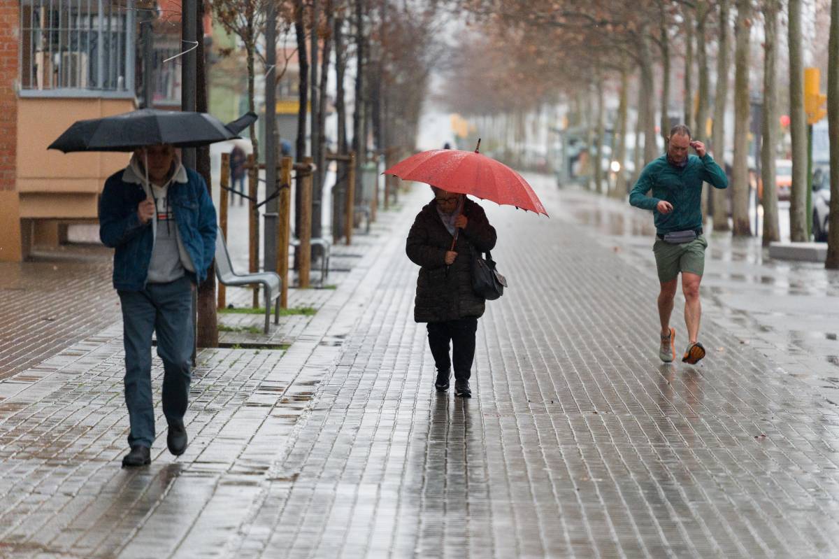 El temporal Harry afluixa diumenge: 30 comarques en alerta aquesta matinada