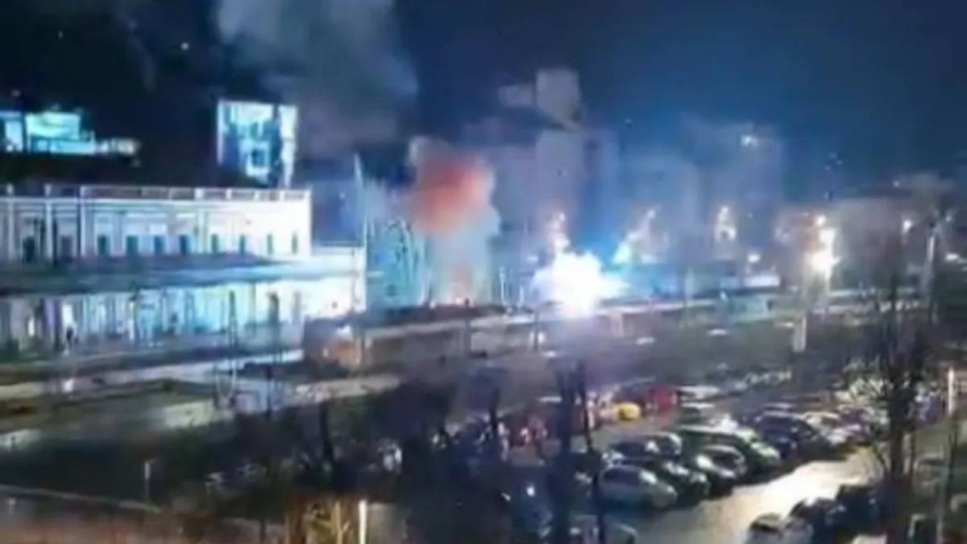 Flames i explosions a l'estació de Tortosa: s'incendia un tren