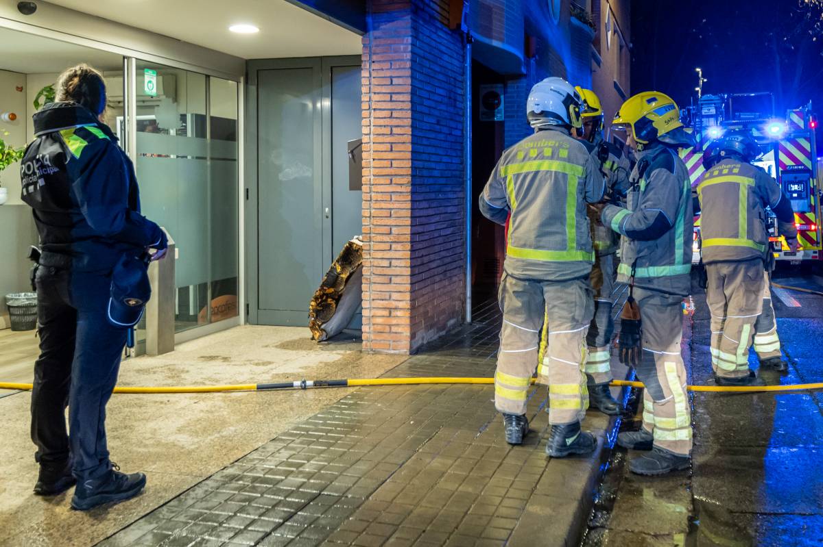 Incendi a la quarta planta de la Residència i Centre de Dia Ciutat de Sabadell - JUANMA PELÁEZ