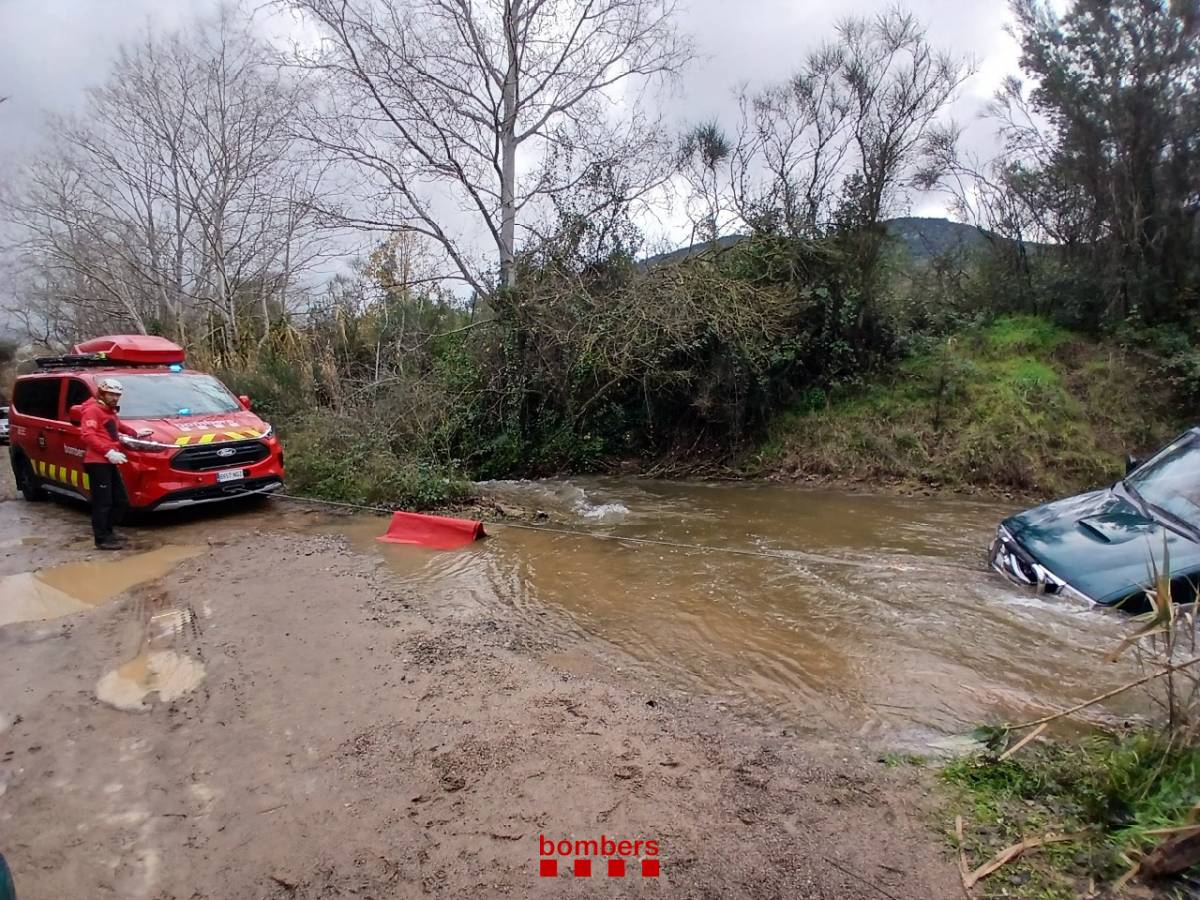 Els Bombers han hagut de fer desenes d'actuacions, però cap de greu - Bombers de la Generalitat
