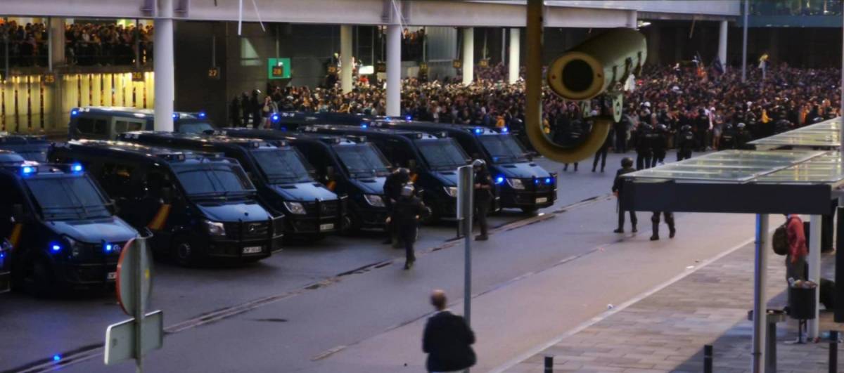 L'estrena a Filmin del documental de la policia espanyola i l'1-O desperta la ultradreta espanyola: «Llàgrimes d'orgull»