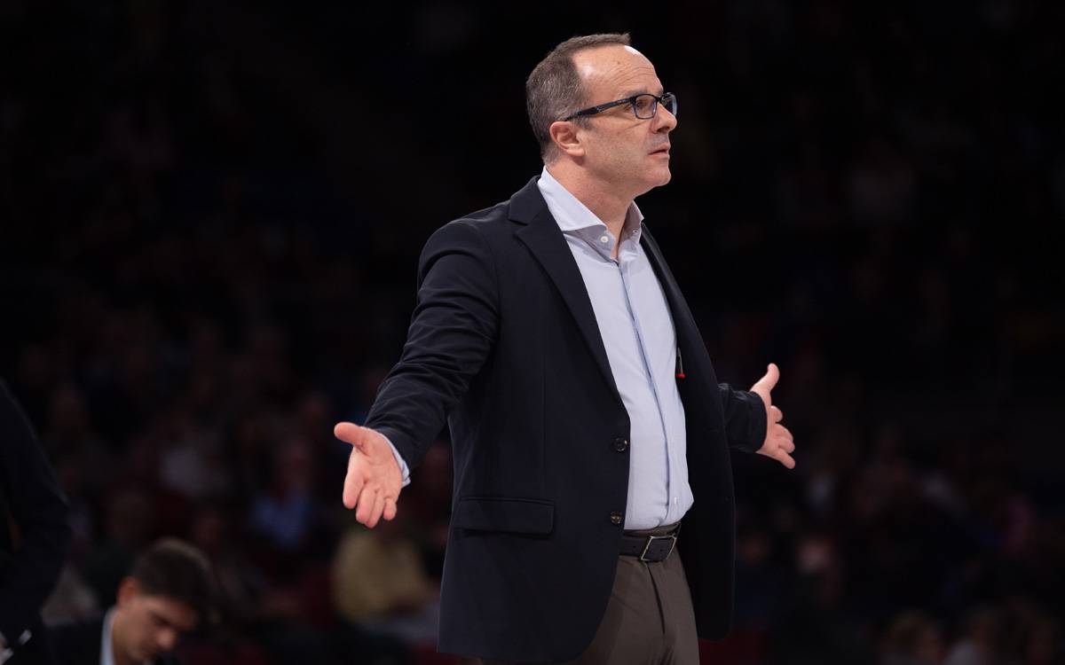 Diego Ocampo repassa l'estat de la infermeria bagenca