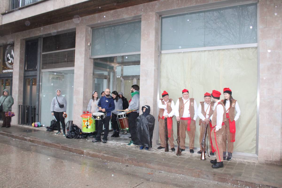 Qualsevol racó era bo per aixoplugar-se de la pluja - Ramon Estany 