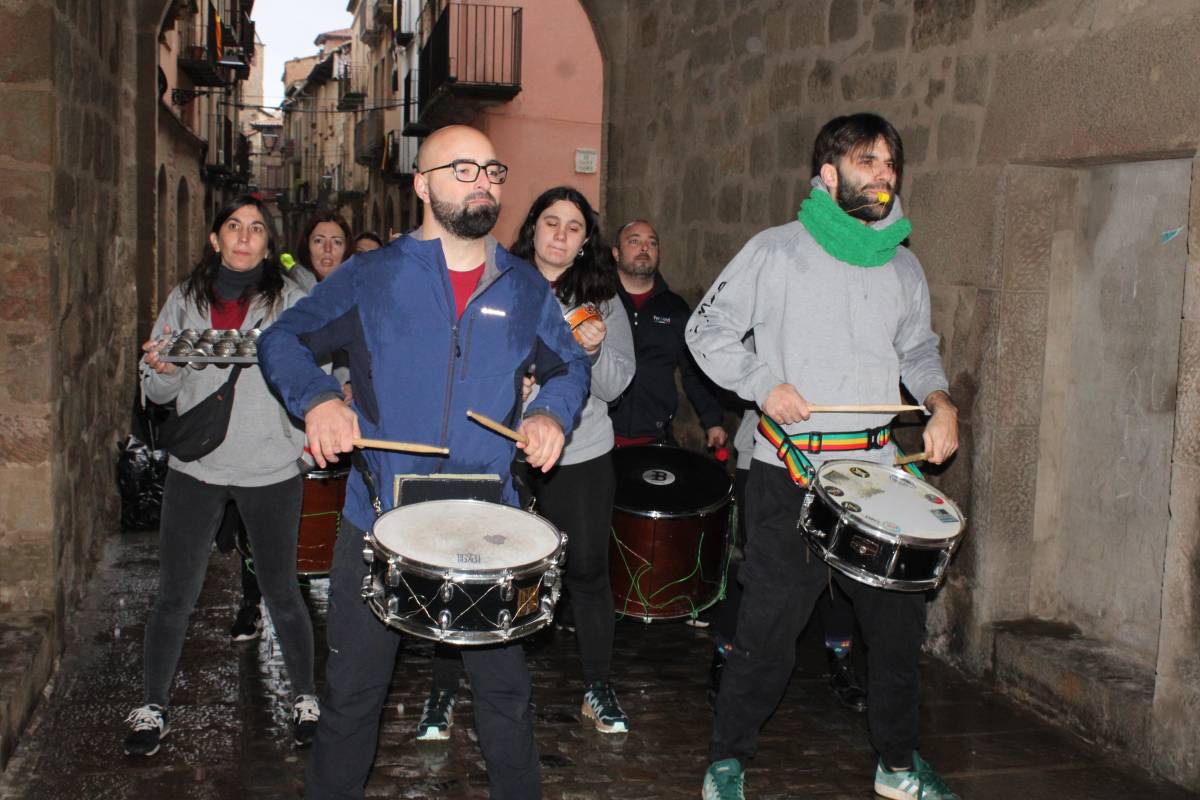 Tocant al portal del Carrer Castell  - Ramon Estany 