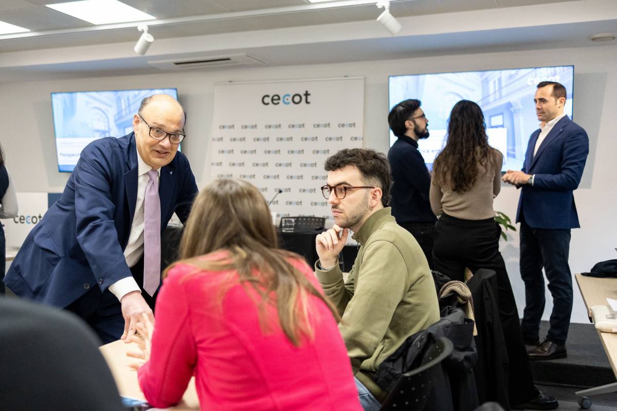 Panés i Alba conversant amb periodistes durant la trobada anual amb els mitjans de comunicació - Hugo Fernández