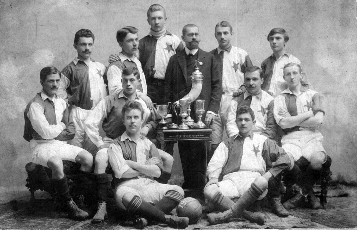 L’Slavia de Praga en una imatge de 1903
