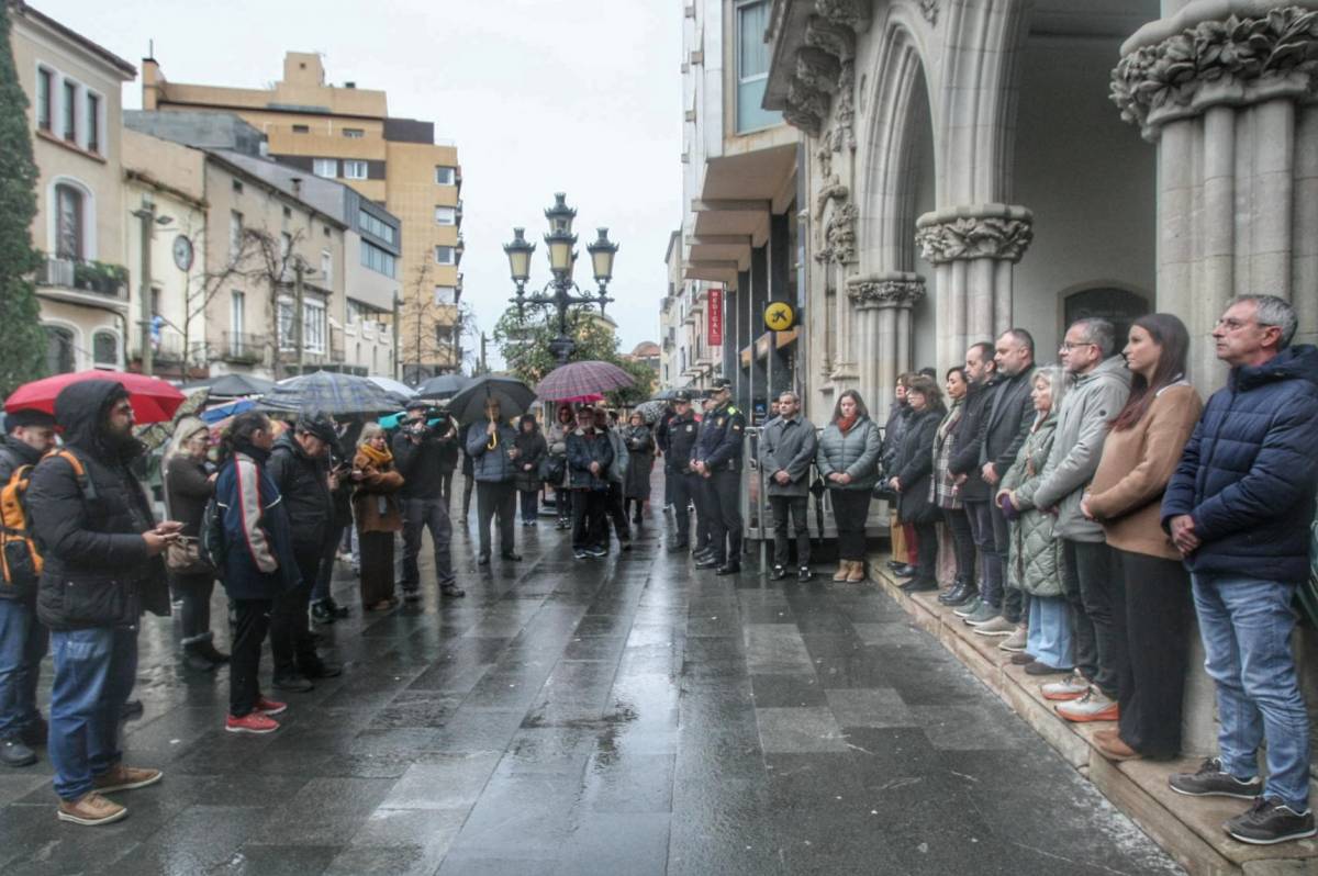 Minut de silenci a Terrassa per les víctimes de l'accident de tren a Còrdova