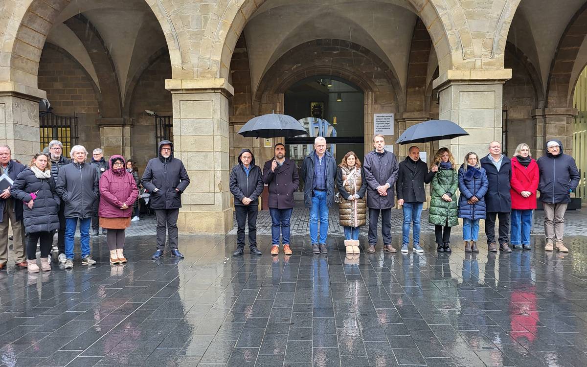 Manresa guarda un minut de silenci per les víctimes del tràgic accident ferroviari a Còrdova