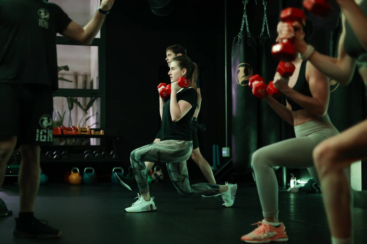 Un grup de persones entrenant a un gimnàs sabadellenc - Víctor Castillo