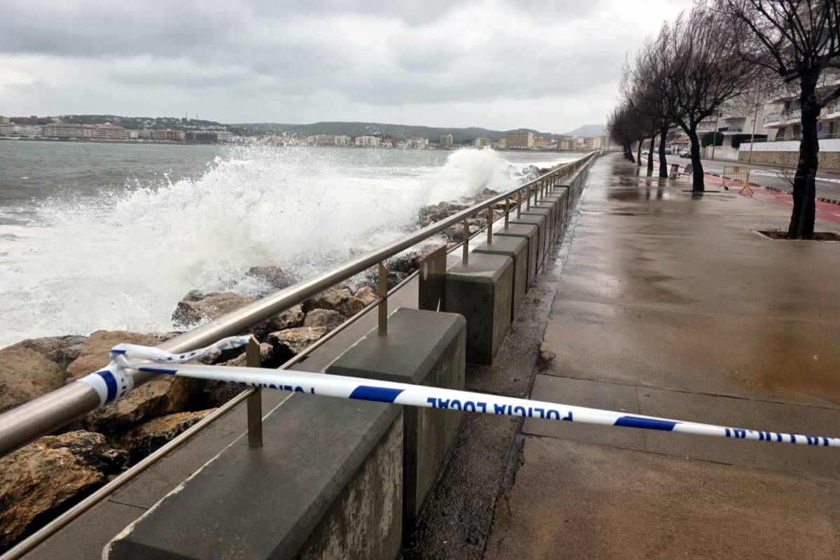 La llevantada acumula fins a 125 litres i onades de 4 metres a la Costa Brava