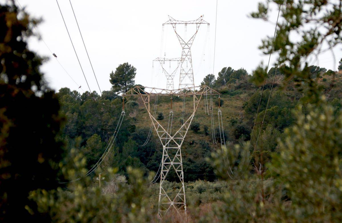 Red Eléctrica vol desmantellar la MAT entre Aragó i Tarragona i construir-ne una altra amb el triple la potència