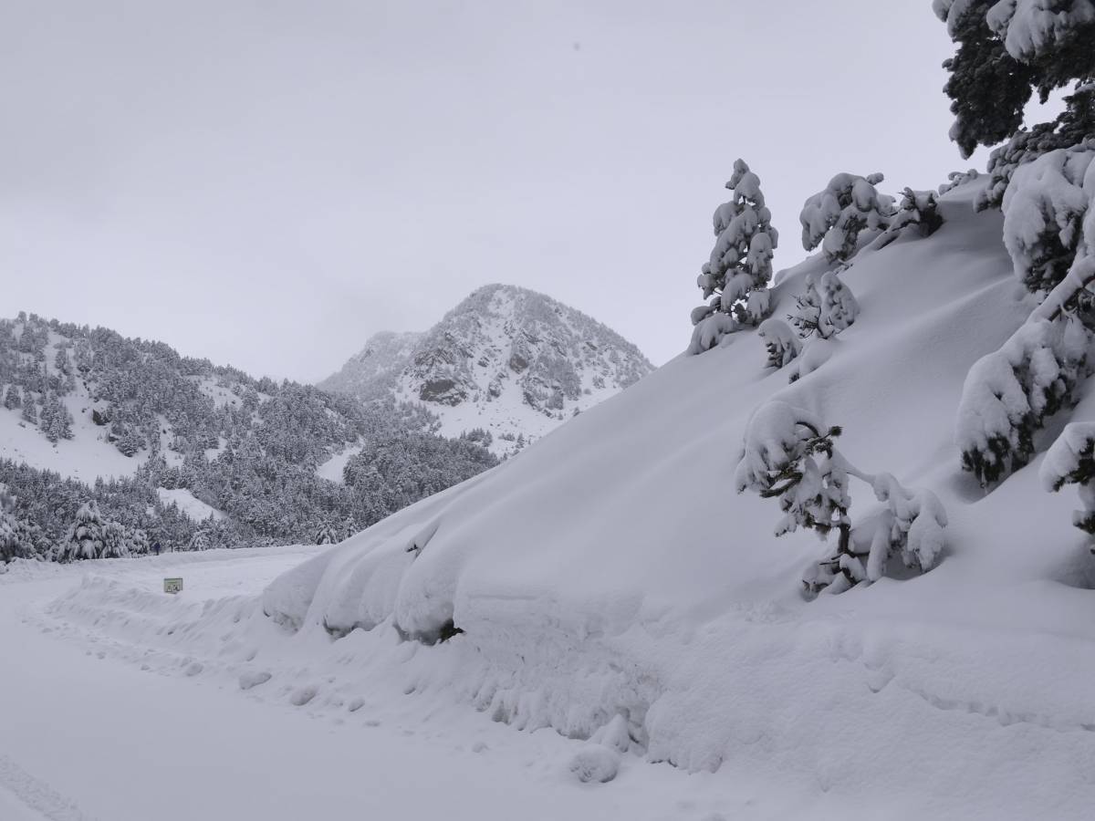 El Meteocat allarga la llevantada amb 20 comarques amb avisos per pluja, neu, vent i mala mar