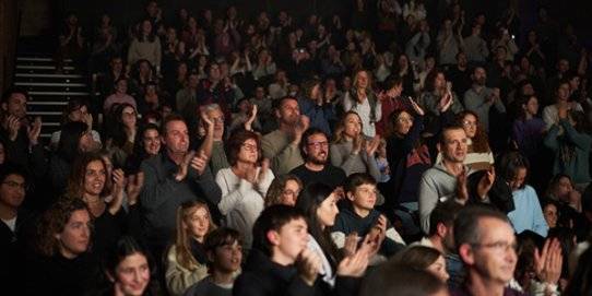 Espectadors a l`Auditori Municipal Miquel Pont