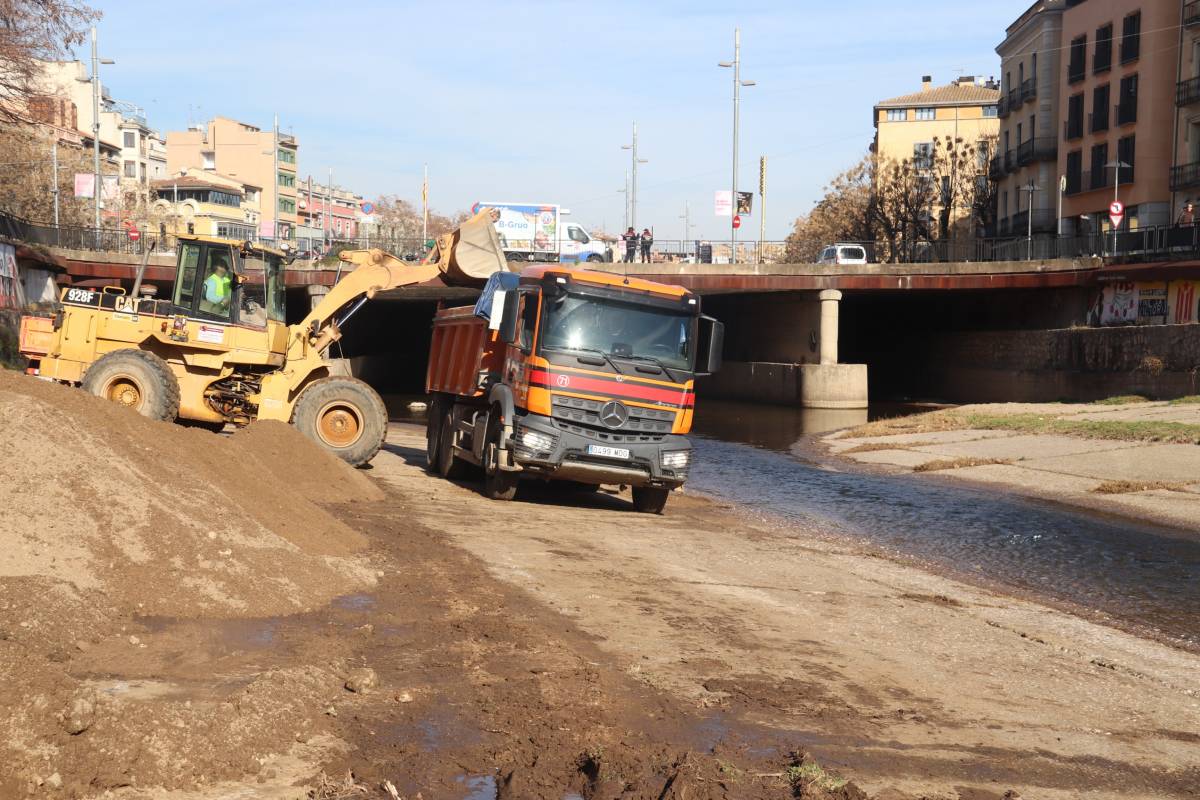 Retirada de sediments del riu Onyar el passat 14 de gener