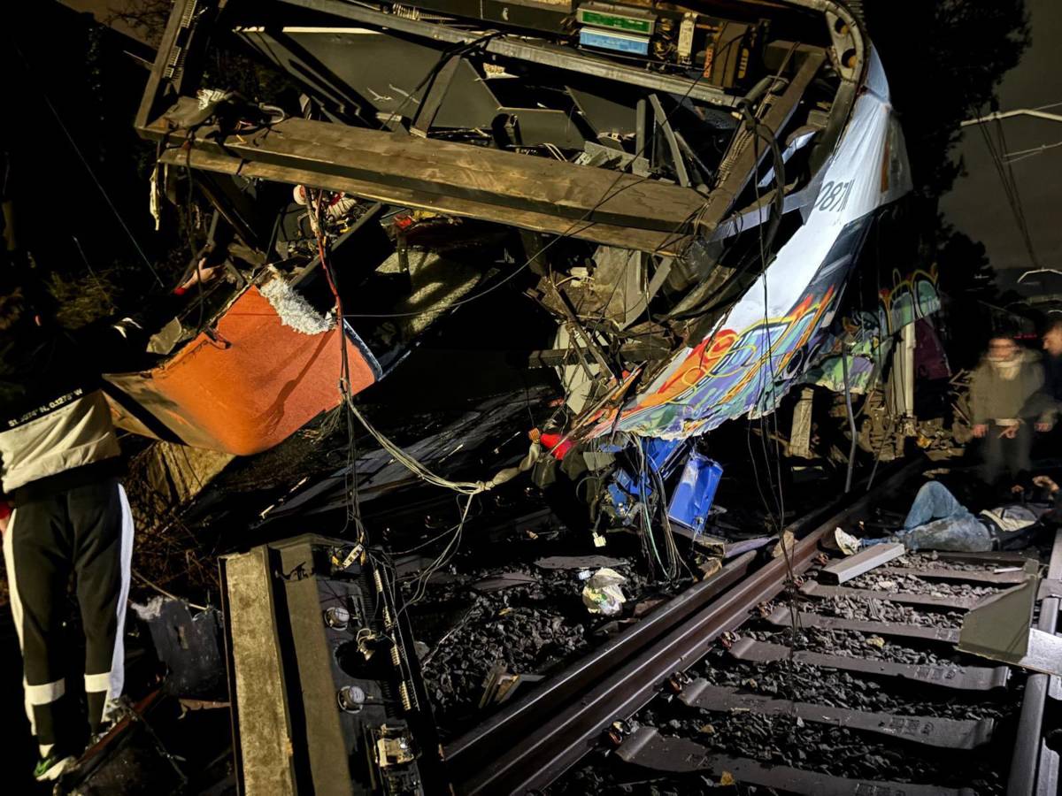 Un mort i una quarantena de ferits en el descarrilament a l’R4 a Gelida